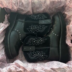 ARIAT Gembaby size 9B